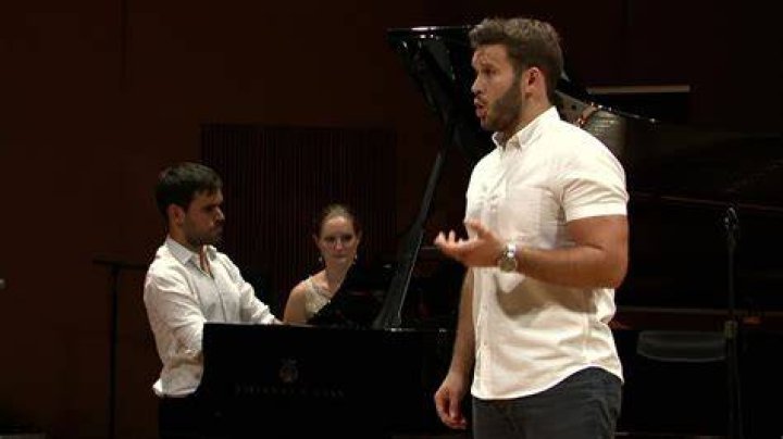 Agustin Lara : Granada (Trystan Llyr Griffiths, t&eacute;nor / Tanguy de Williencourt, piano) - Lara D