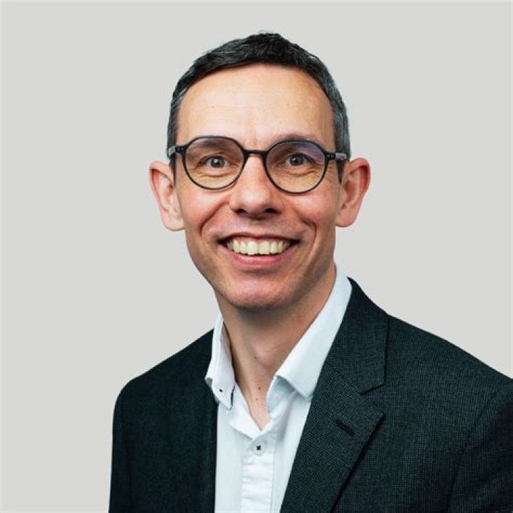 alan robertson financial status