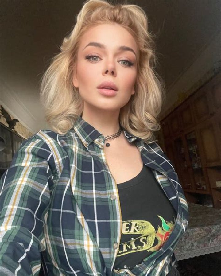 Alina Grosu - Most Richest Singers from Ukraine