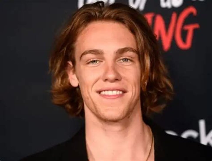 Cooper Van Grootel height is 6 feet