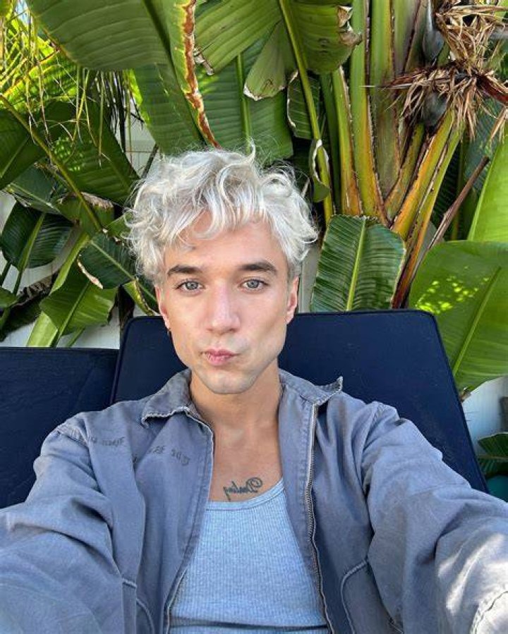 Daniel Seavey Phone Number
