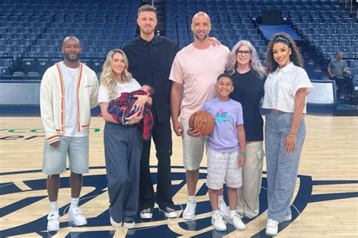 Isaiah Hartenstein Personal Life
