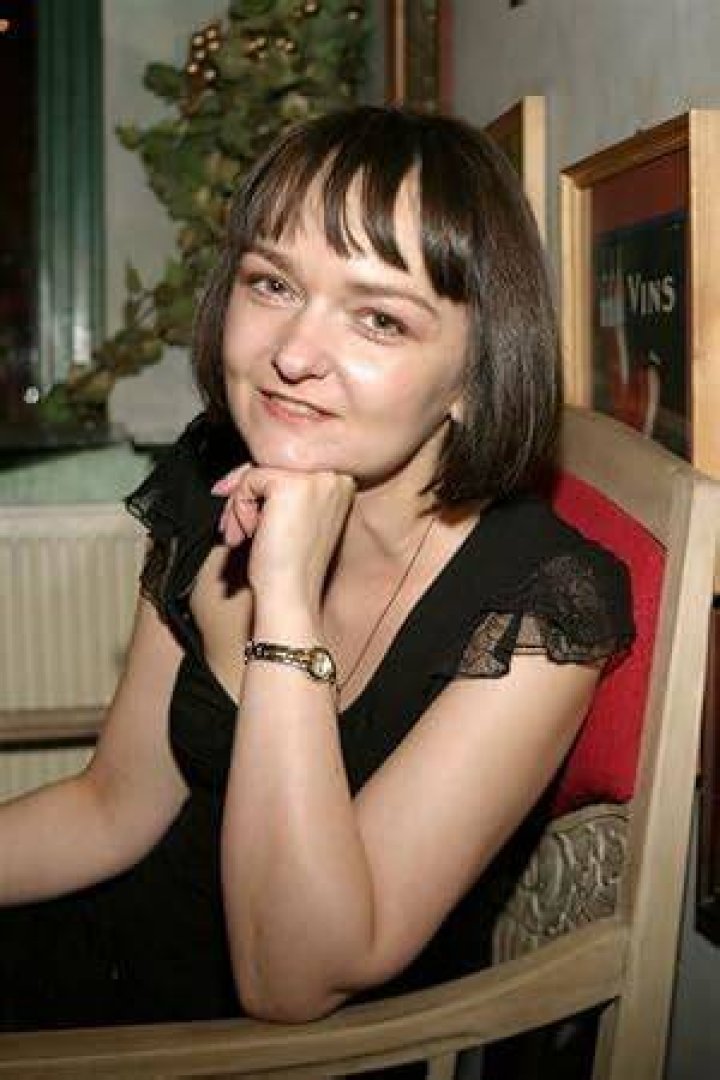 Izabela Dabrowska Bio