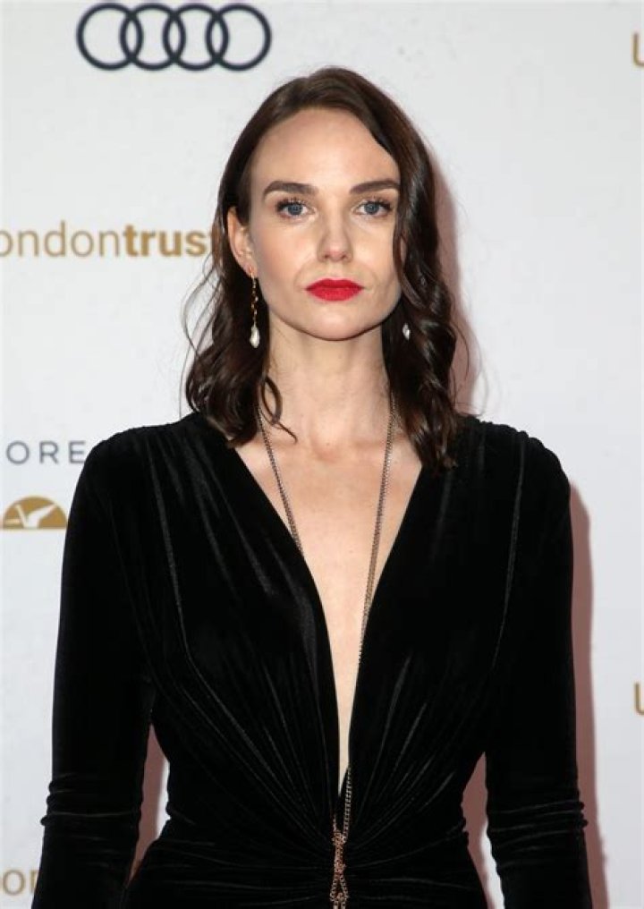 joanna vanderham net worth