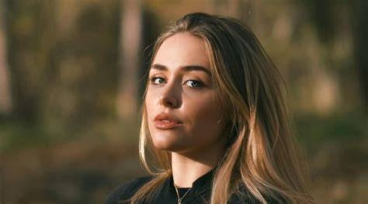 Lauren Burch Height, Weight & Physical Appearance