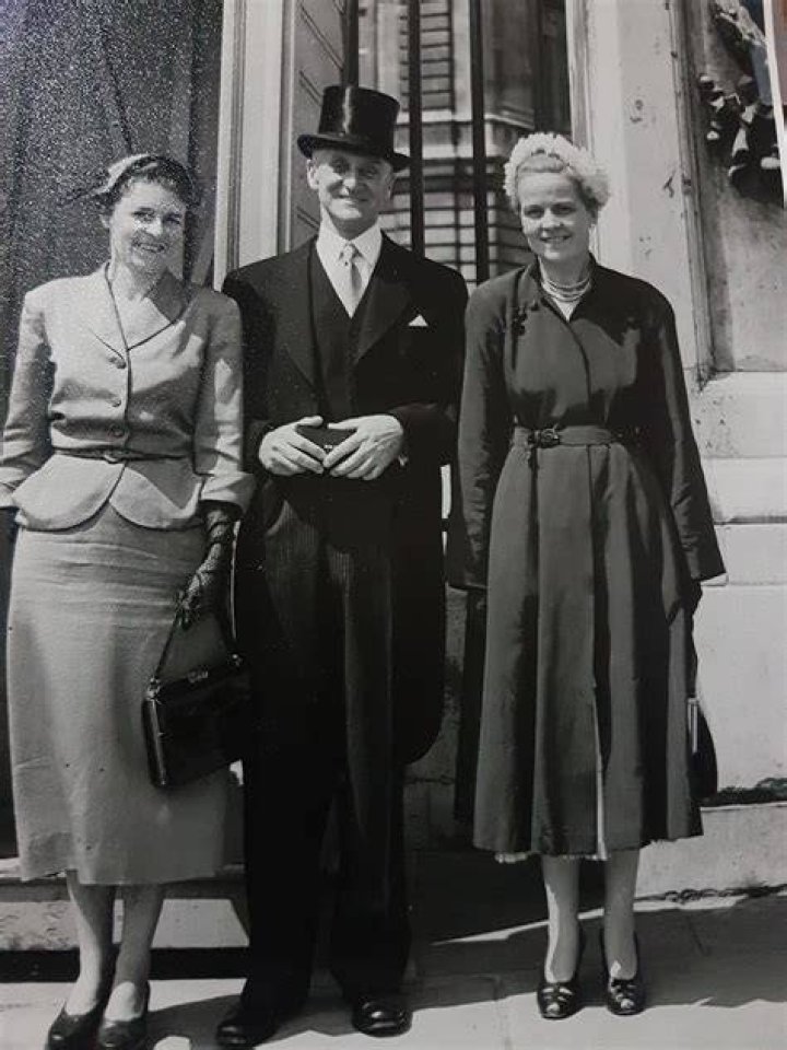 Les Crawley