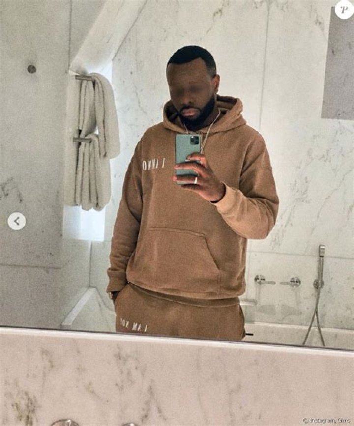 Maitre Gims sans lunettes