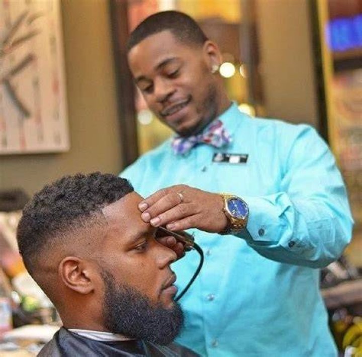 Nigerian hawker opens barbing salon. Nigerian hawker opens barbing salon.