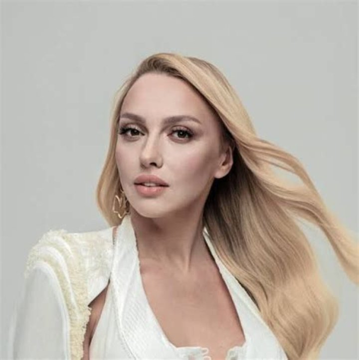 Olya Polyakova - Most Richest Singers from Ukraine