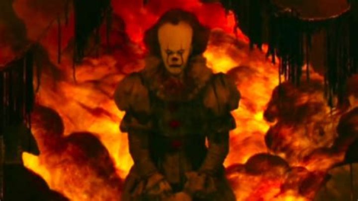 PENNYWISE THE DANCING CLOWN - "NAPOLEON DYNAMITE DANCE..." - background music from napoleon dynamite