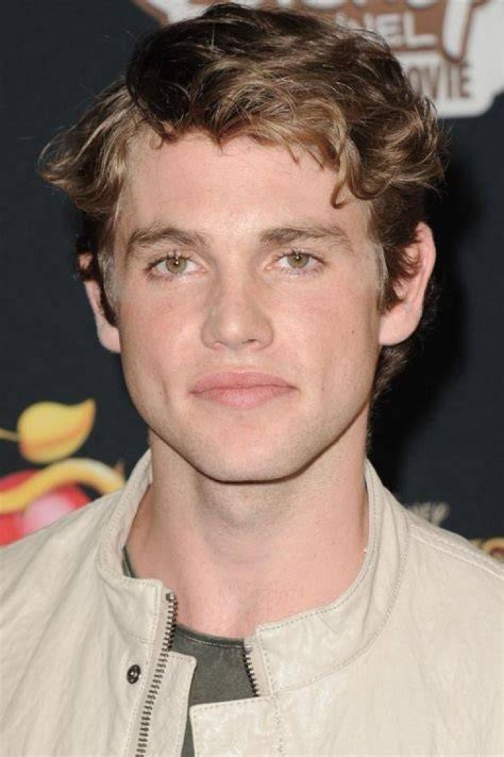 Photo de Jedidiah Goodacre - Monster Cars : Photo Jedidiah Goodacre, Samara Weaving - AlloCin&eacute;