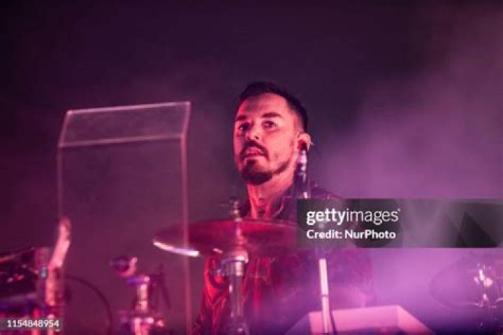 Shannon Leto performing live Shannon Leto performing live
