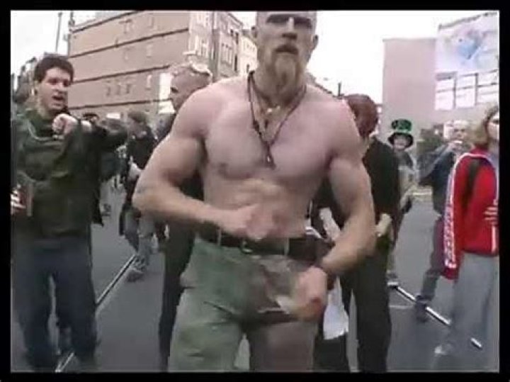 The original Technoviking video. - Musics and inter-spliced memes