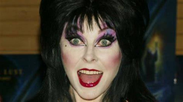 what does elvira look like without makeup
